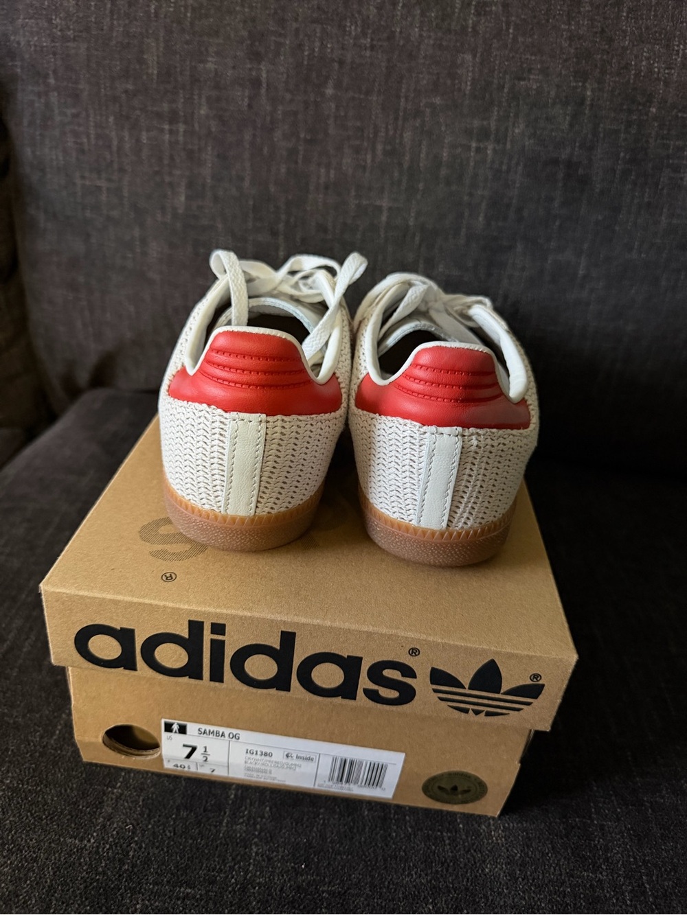 adidas Samba OG Sneakers in White with Red Accents - Picture 3 of 4